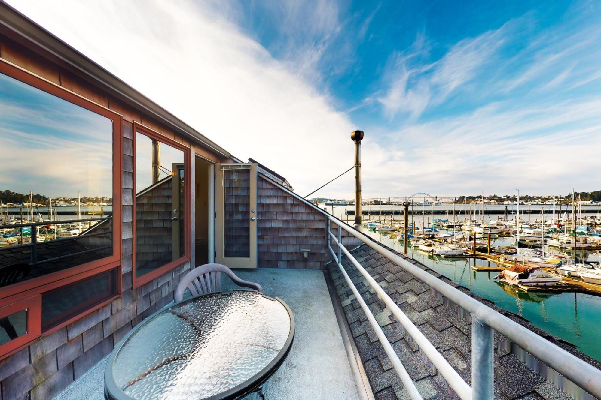 The Embarcadero Condos Ньюпорт Номер фото